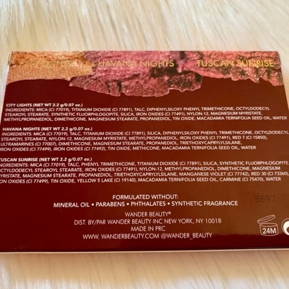 NIB Dusk To Dawn Blush & Highlighter Palette